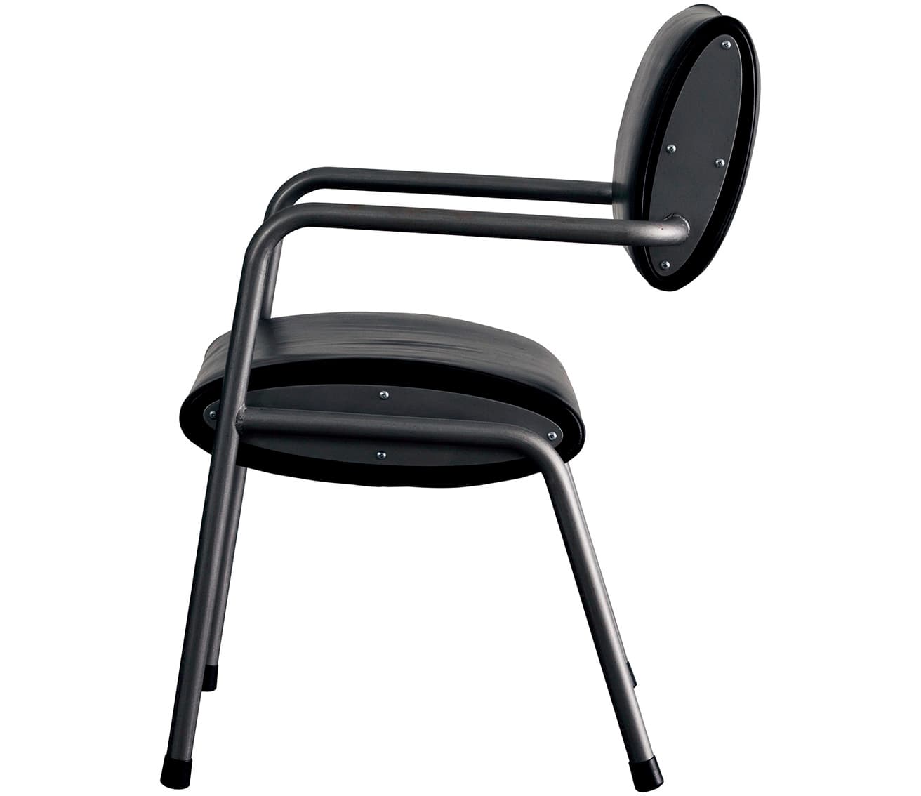 1998年デザインの椅子に改良を重ねた《LP-01, A.I.P CHAIR》239,800円。